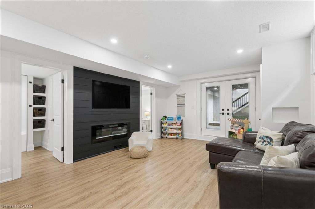 160 Walsh Street Property Photo 25