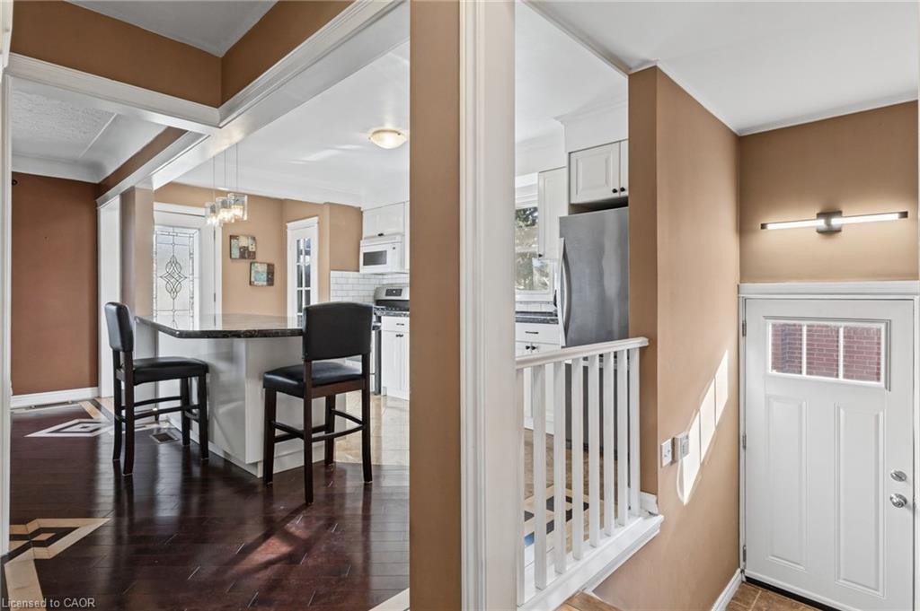 366 East 17th Street Property Photo 14
