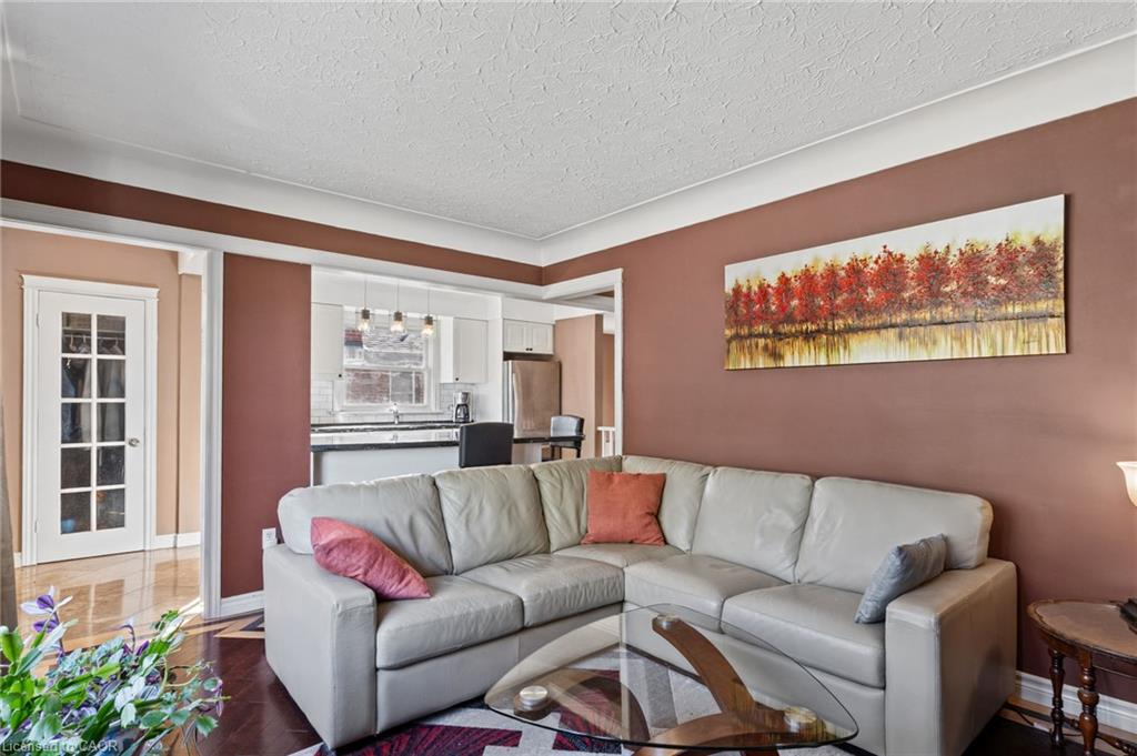 366 East 17th Street Property Photo 18