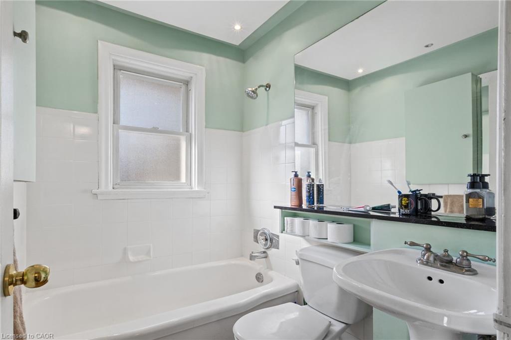 366 East 17th Street Property Photo 24