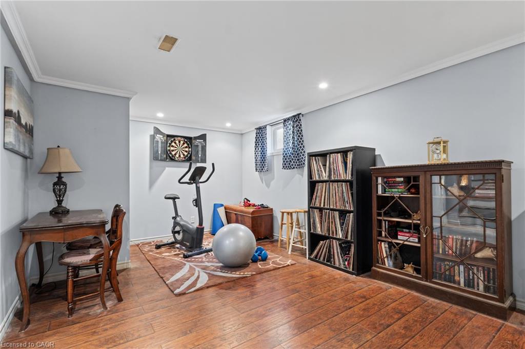 366 East 17th Street Property Photo 32