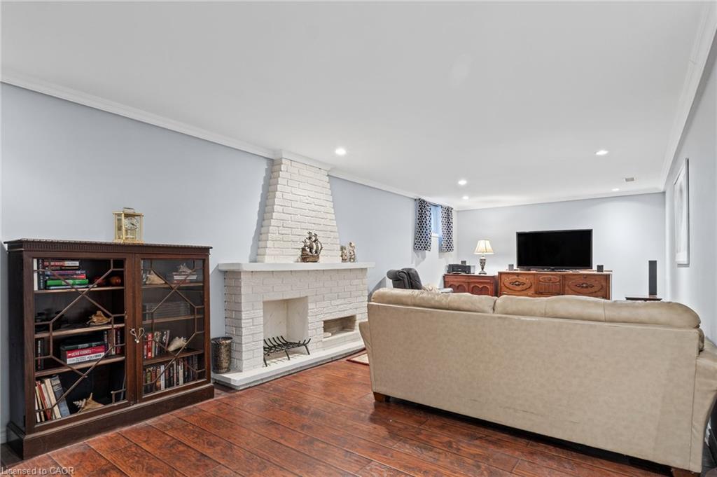 366 East 17th Street Property Photo 33