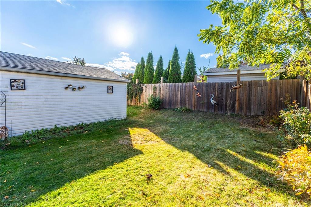366 East 17th Street Property Photo 43