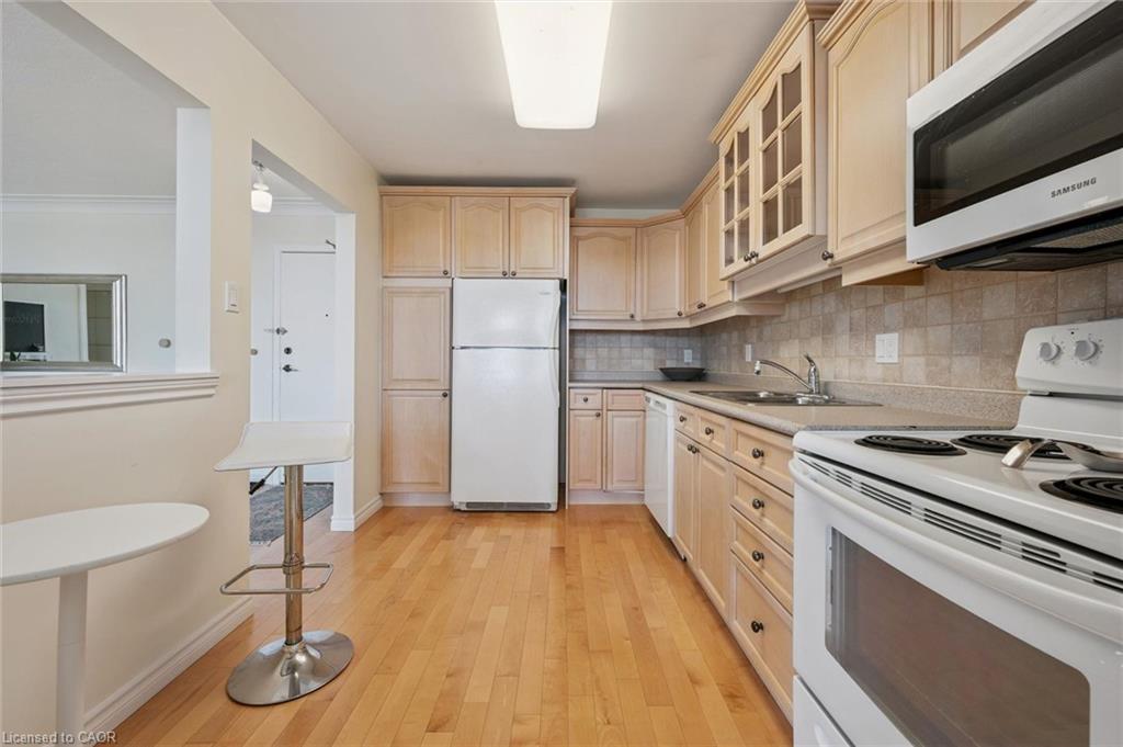 910-65 Westmount Road N Property Photo 17