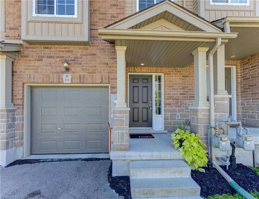 975 Zeller Crescent Property Photo 2