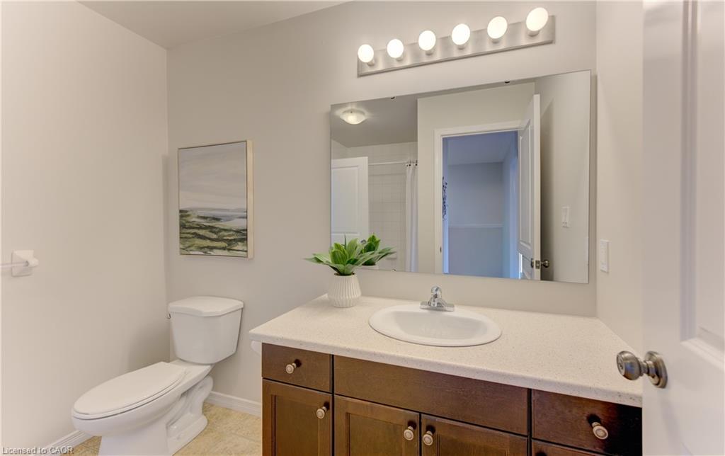 975 Zeller Crescent Property Photo 12