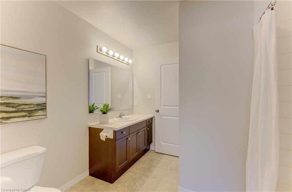 975 Zeller Crescent Property Photo 14