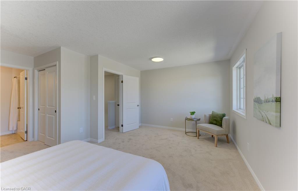 975 Zeller Crescent Property Photo 17