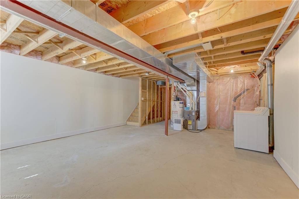 975 Zeller Crescent Property Photo 18