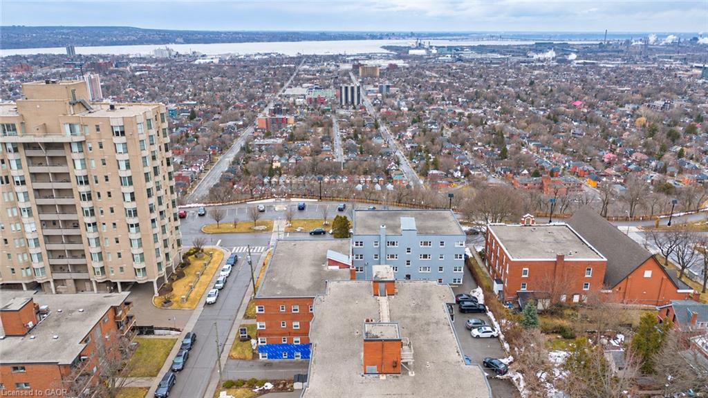 607-30 Summit Avenue Property Photo 18