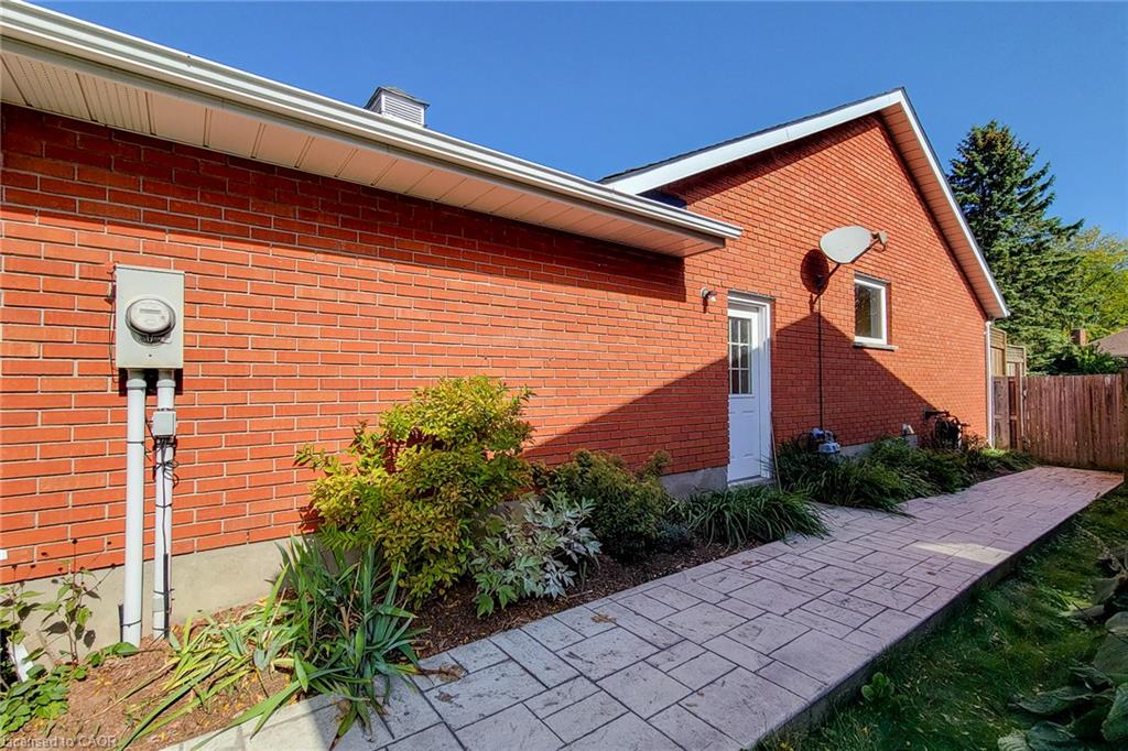 33 Woodstream Boulevard Property Photo 6