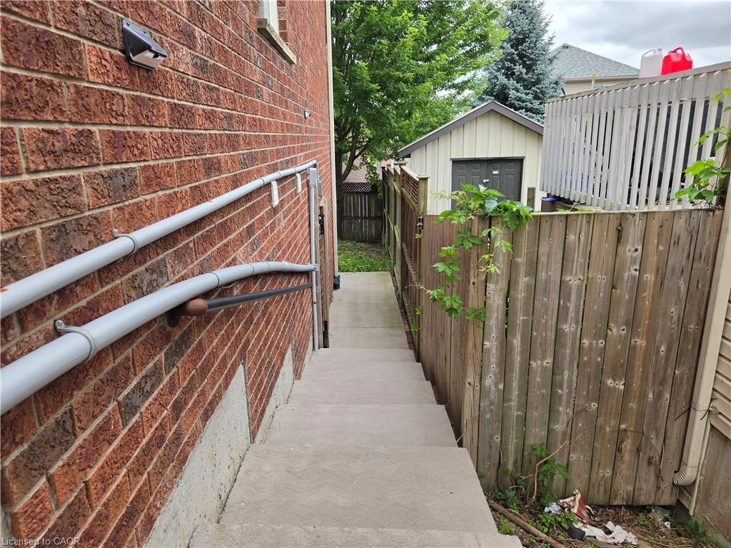 709 Windflower Crescent Property Photo 5