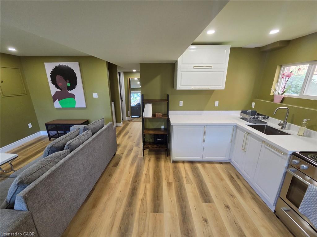 709 Windflower Crescent Property Photo 10