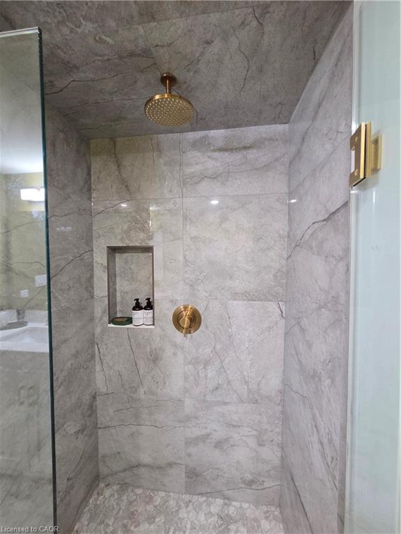 709 Windflower Crescent Property Photo 14