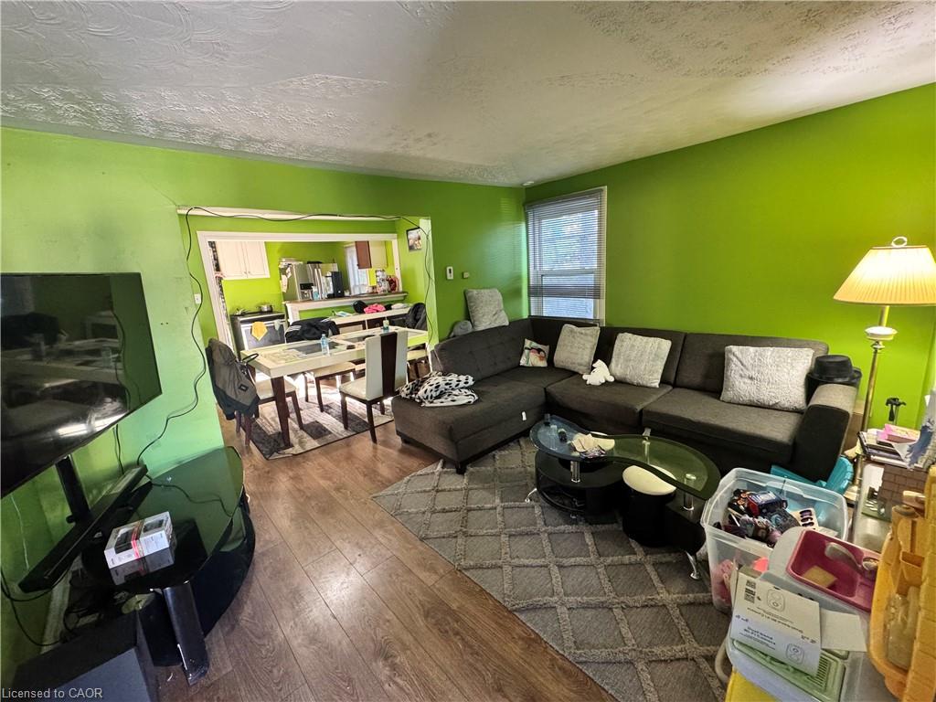 65 Queen Street N Property Photo 2