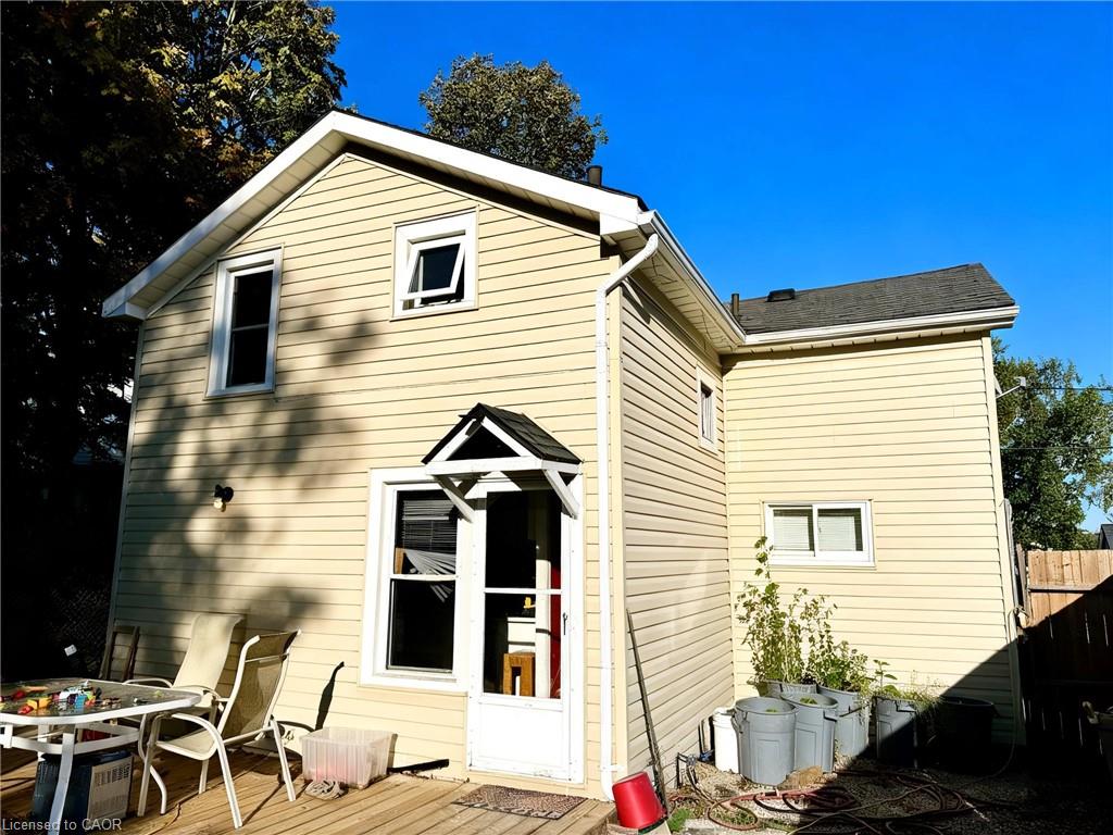 65 Queen Street N Property Photo 11