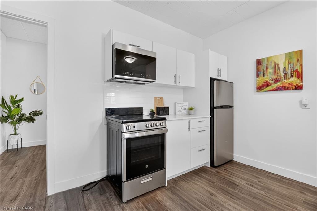 11-44 Queenston Street Property Photo 8
