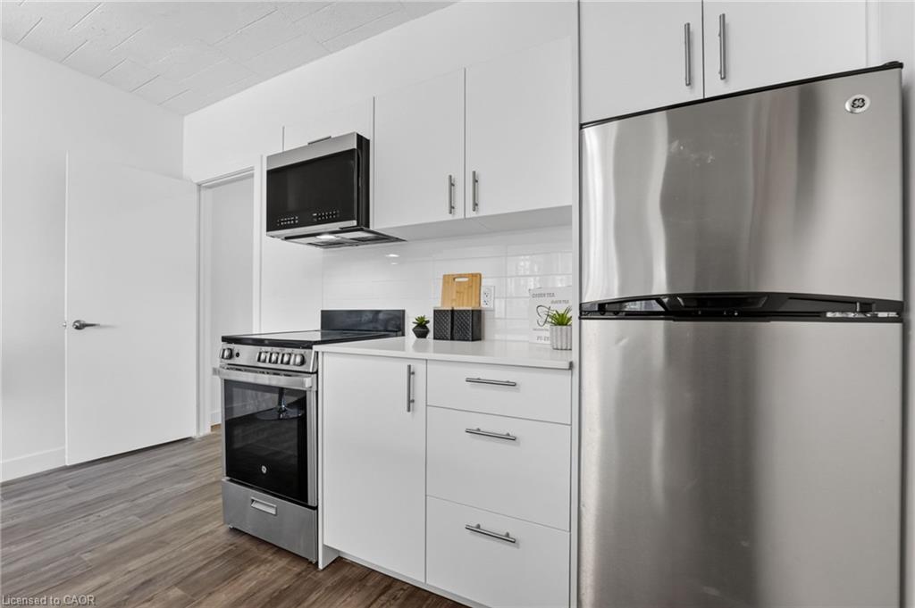 11-44 Queenston Street Property Photo 11