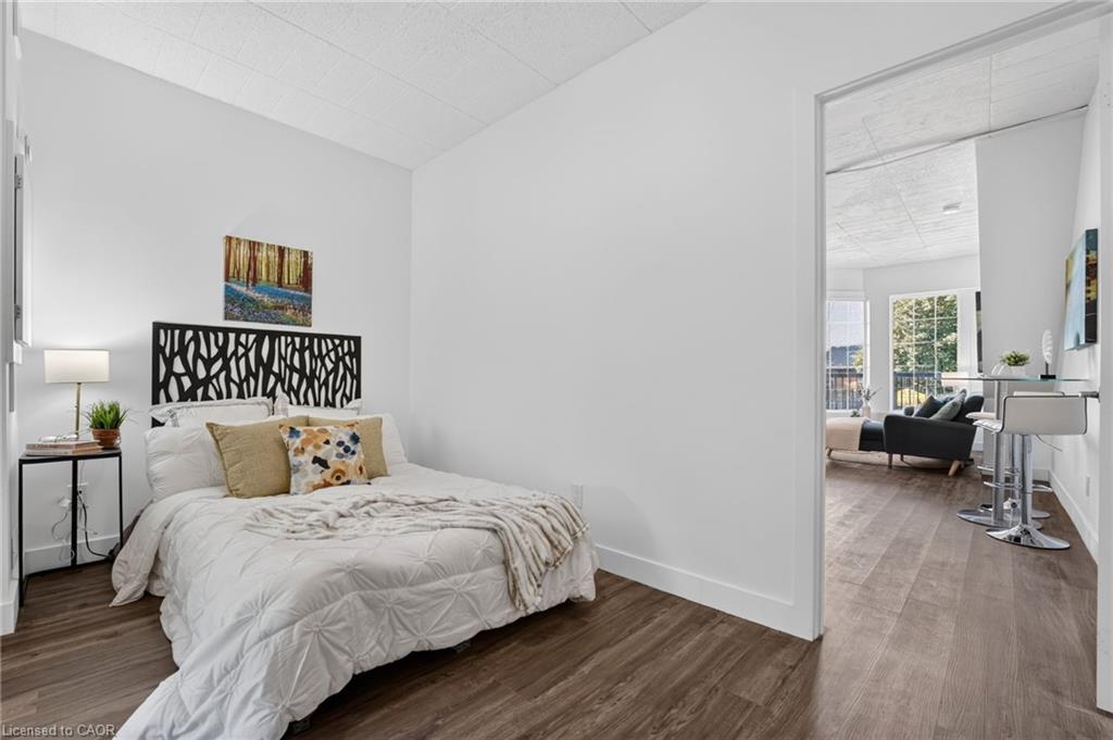 11-44 Queenston Street Property Photo 16