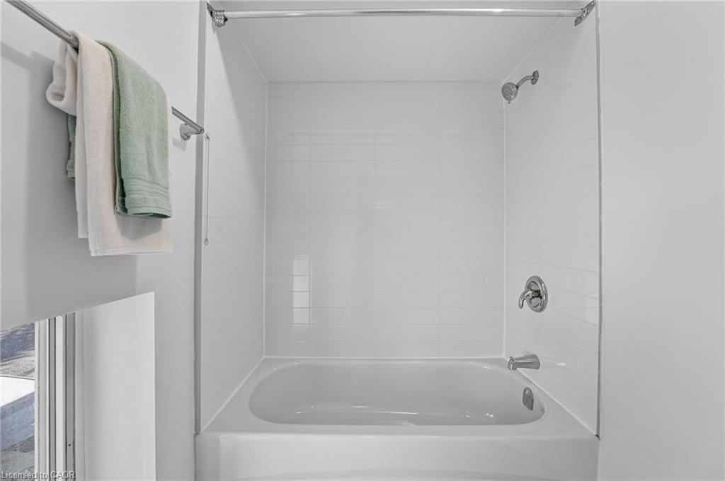 11-44 Queenston Street Property Photo 20