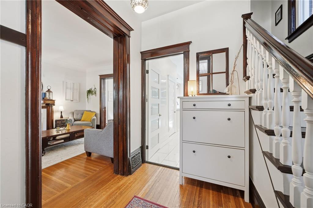 35 Fairleigh Avenue S Property Photo 4