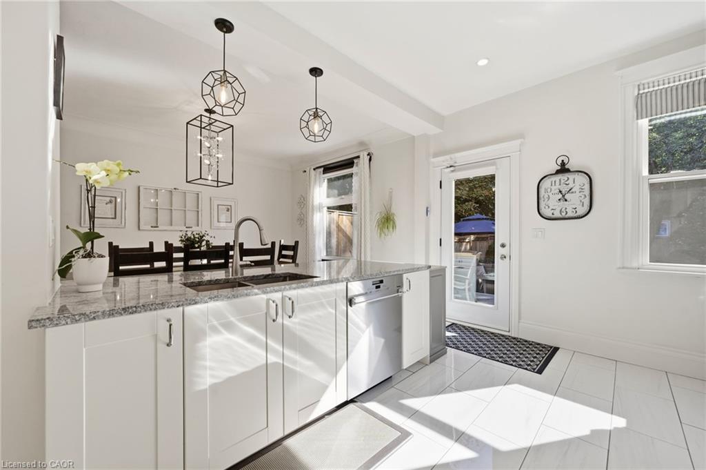 35 Fairleigh Avenue S Property Photo 6