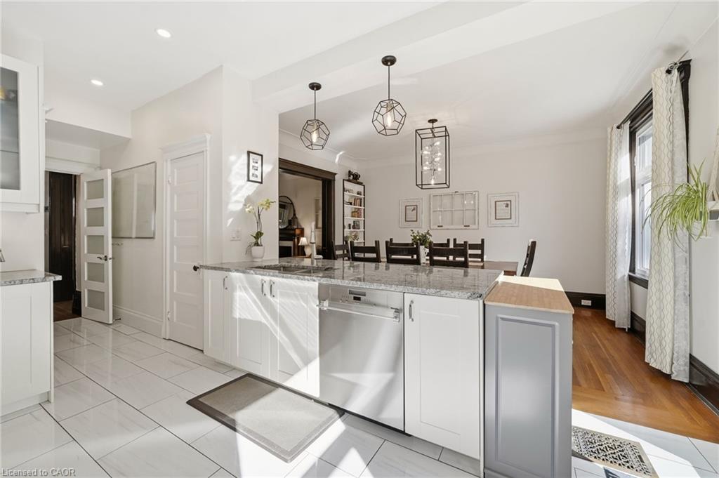 35 Fairleigh Avenue S Property Photo 7