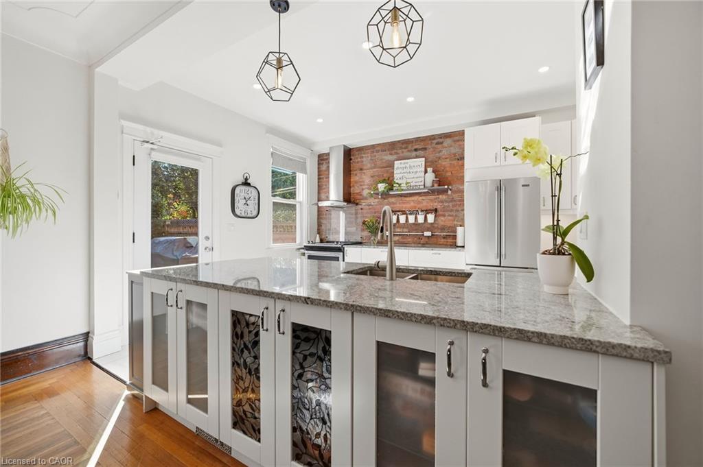 35 Fairleigh Avenue S Property Photo 9