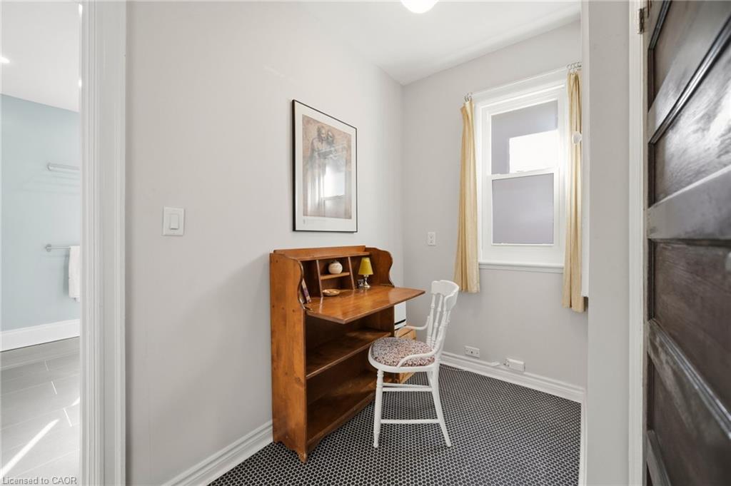 35 Fairleigh Avenue S Property Photo 21