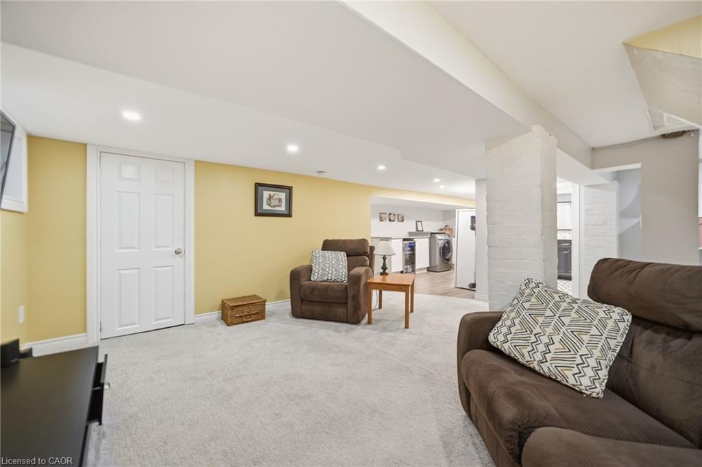 35 Fairleigh Avenue S Property Photo 26