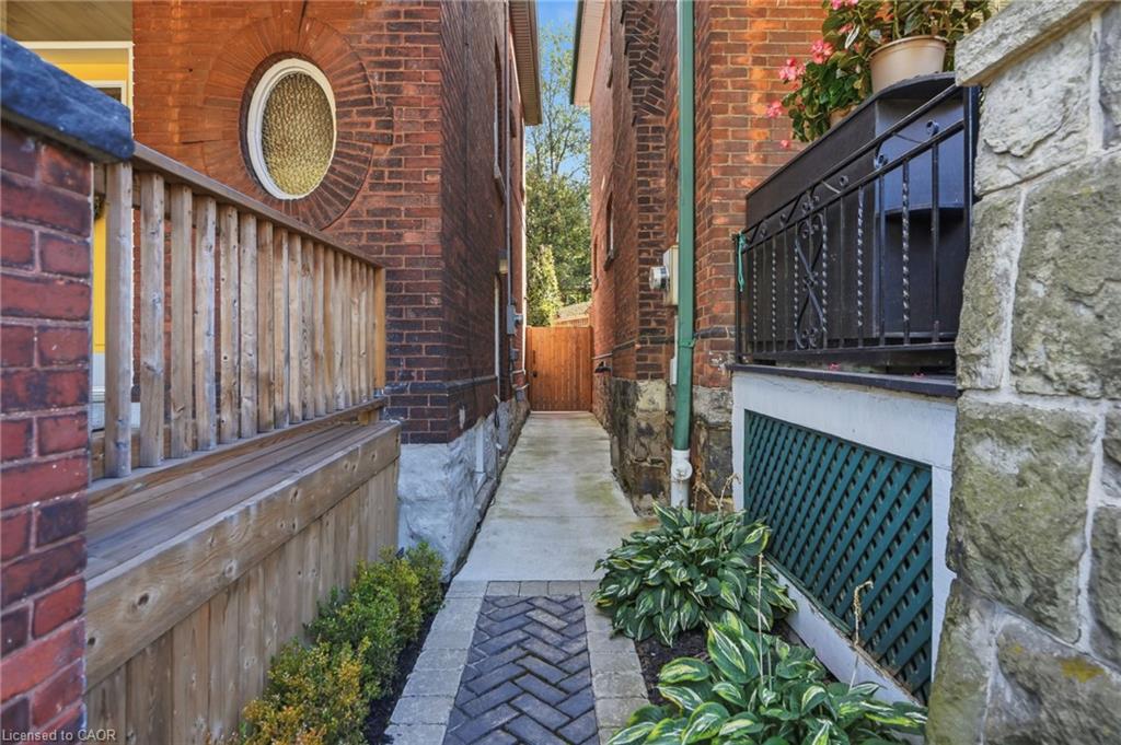 35 Fairleigh Avenue S Property Photo 43