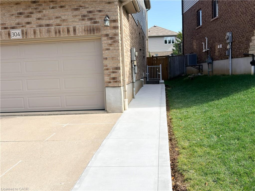 304 Westpark Crescent Property Photo 2