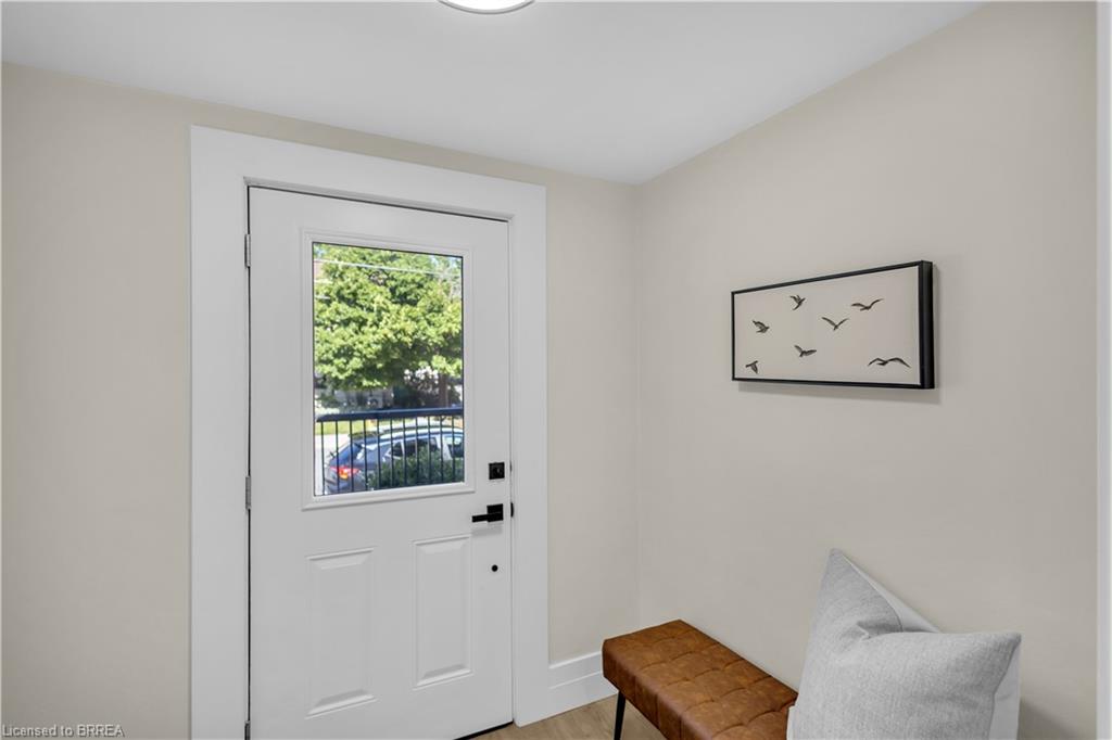 71 Kent Street N Property Photo 4