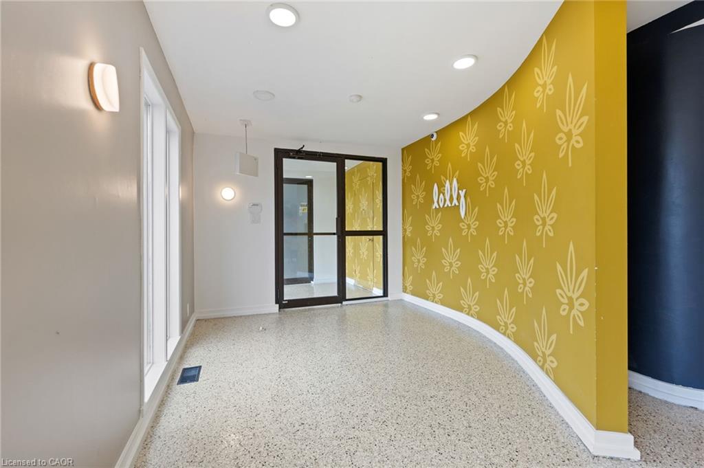 14 Caithness Street E Property Photo 3