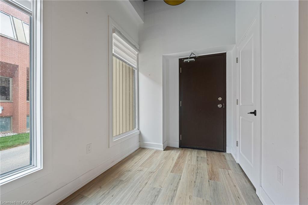 14 Caithness Street E Property Photo 15