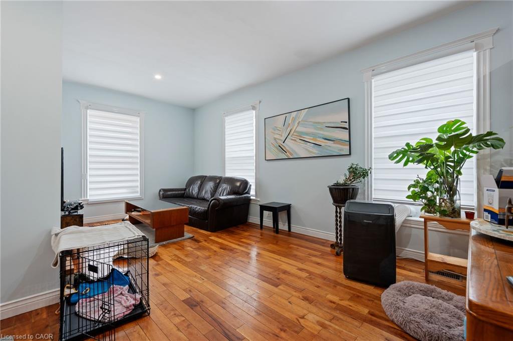 14 Caithness Street E Property Photo 16