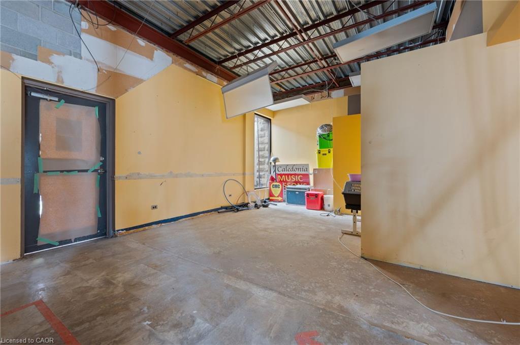 14 Caithness Street E Property Photo 27