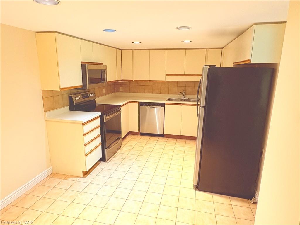 304-150 Wilson Street W Property Photo 5