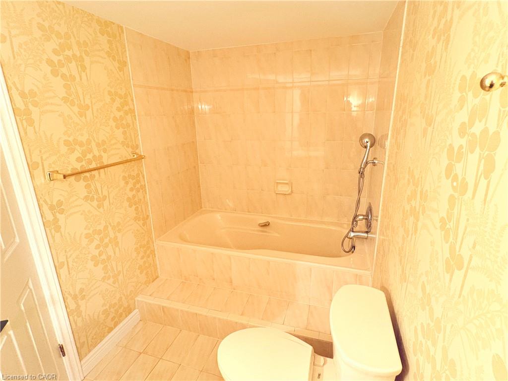 304-150 Wilson Street W Property Photo 11