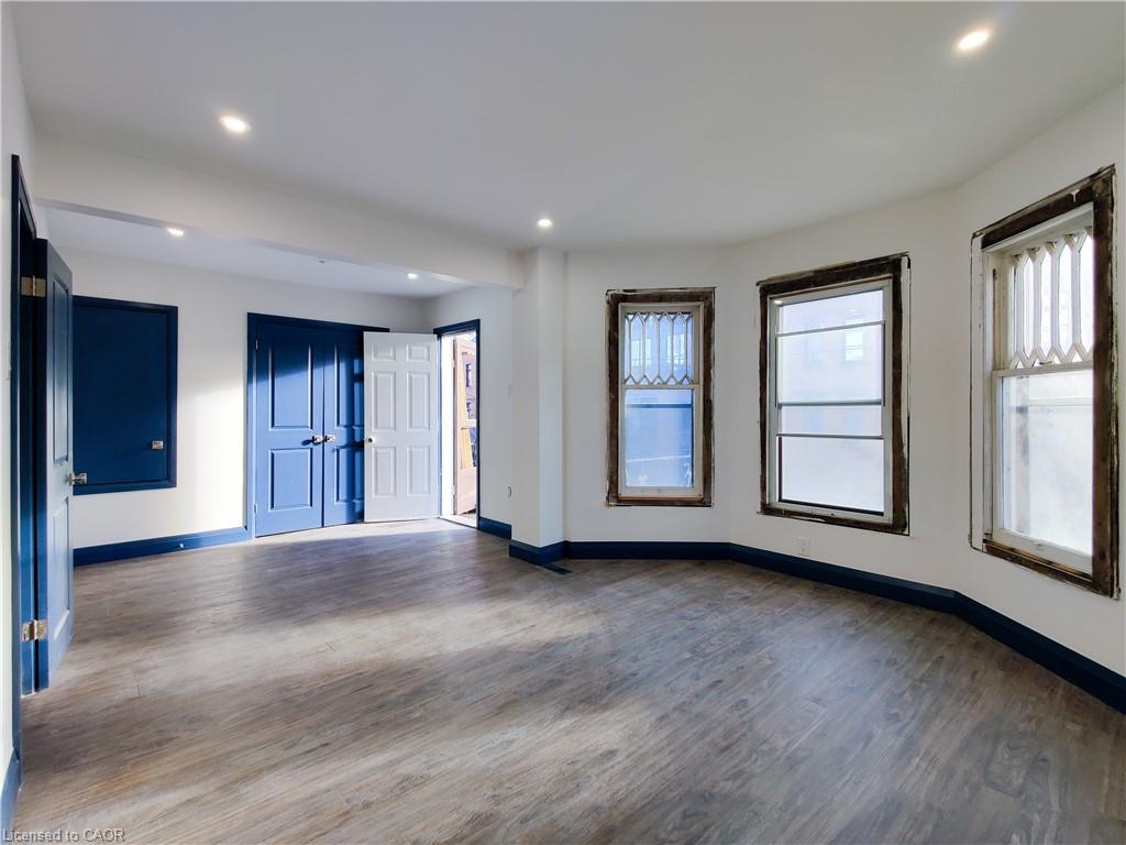 2-134 Ontario Avenue Property Photo 7