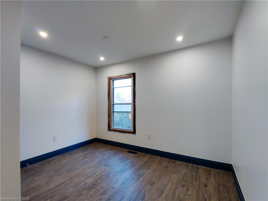 2-134 Ontario Avenue Property Photo 11