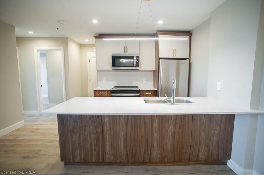 505-34 Norman Street Property Photo 6