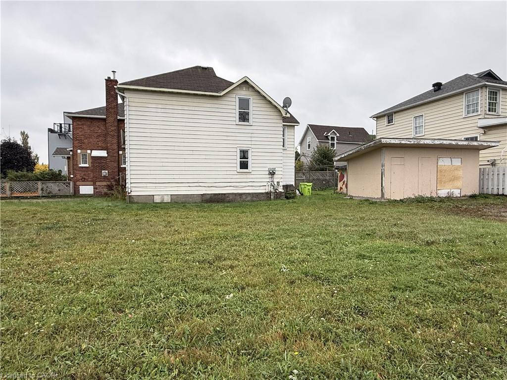 169 Huron Street Property Photo 4