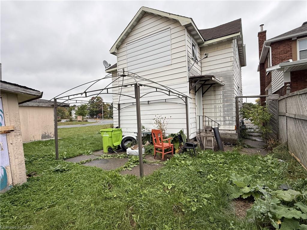 169 Huron Street Property Photo 5