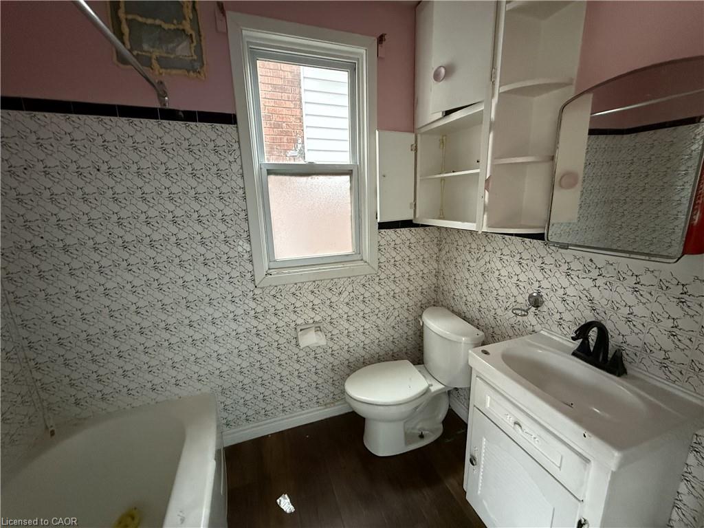 169 Huron Street Property Photo 10