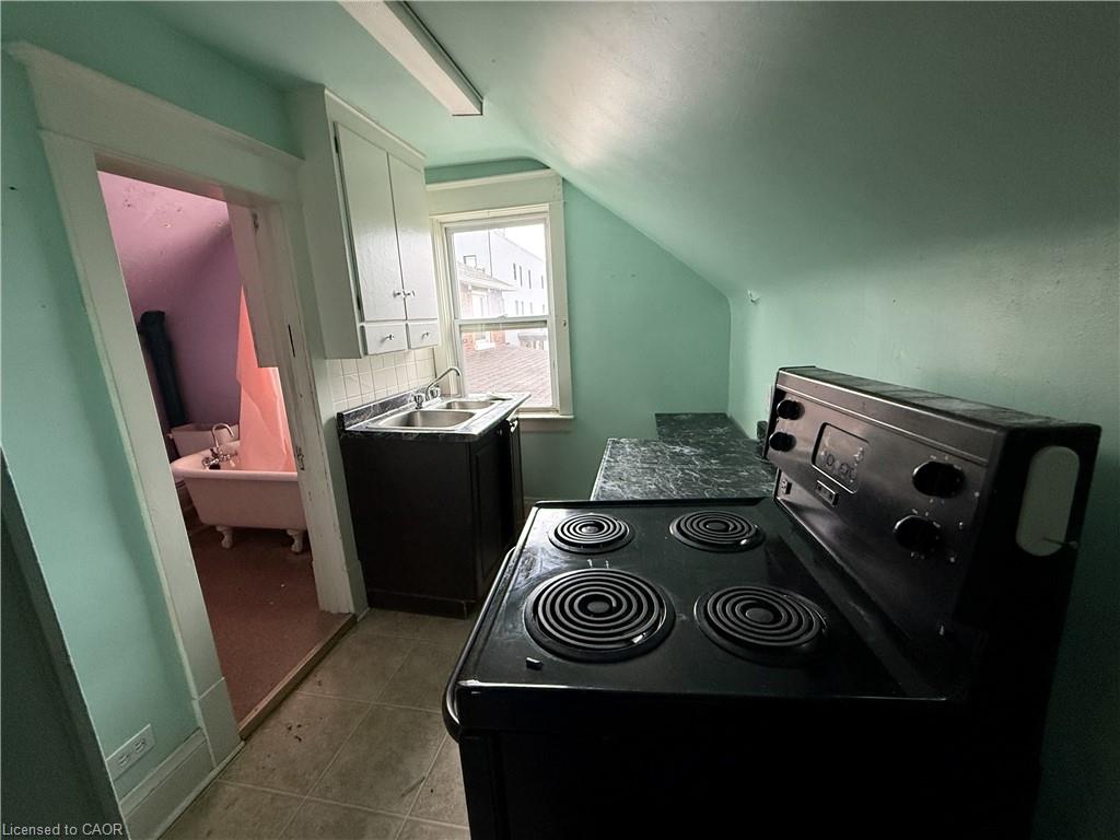 169 Huron Street Property Photo 12