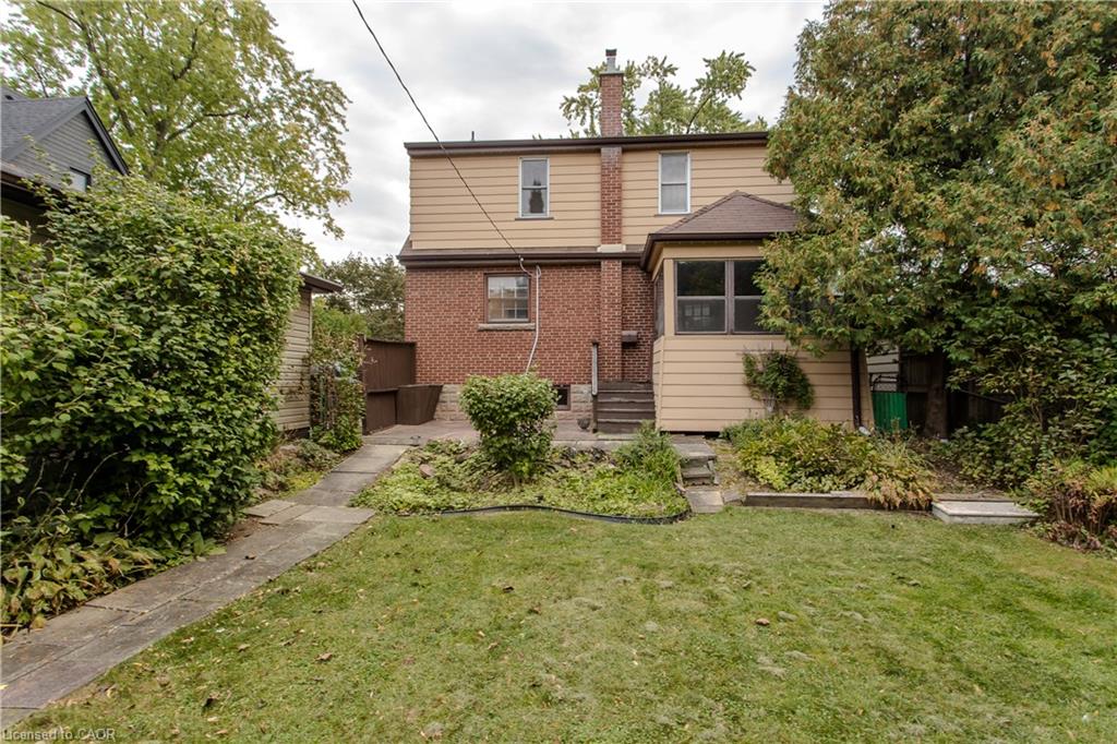 2104 Emerald Crescent Property Photo 7