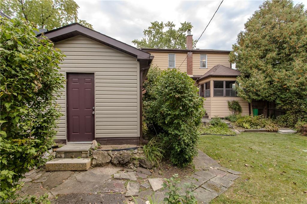 2104 Emerald Crescent Property Photo 8