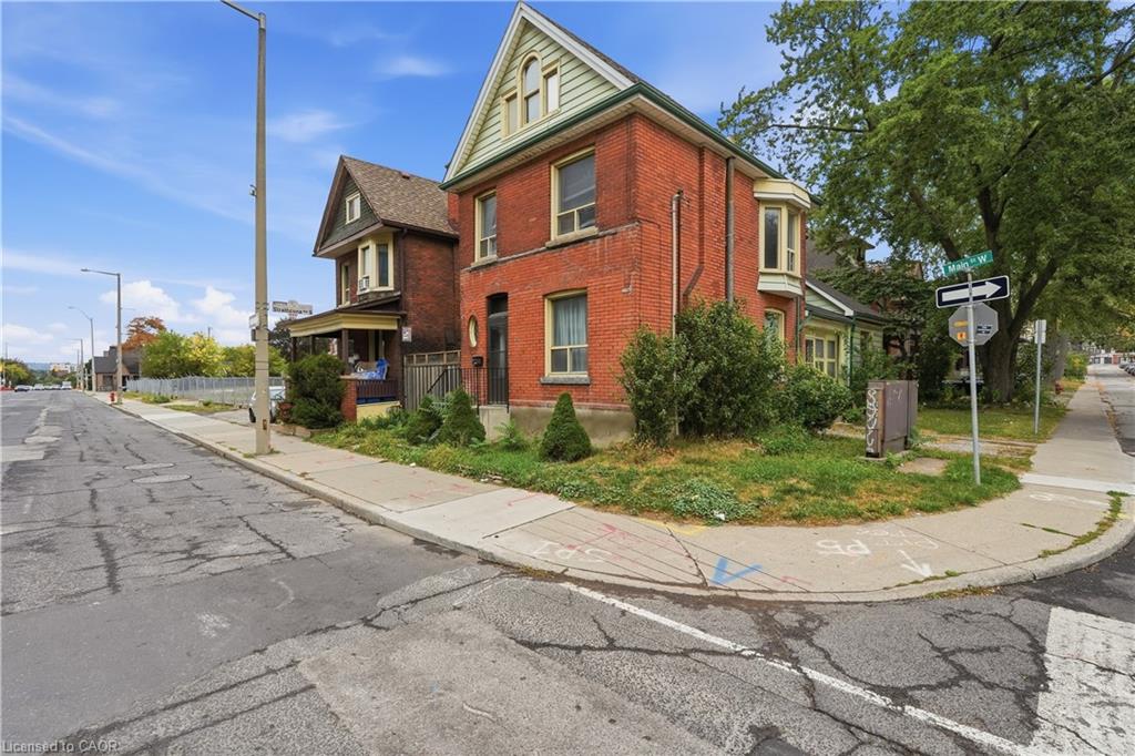 418 Main Street W Property Photo 1