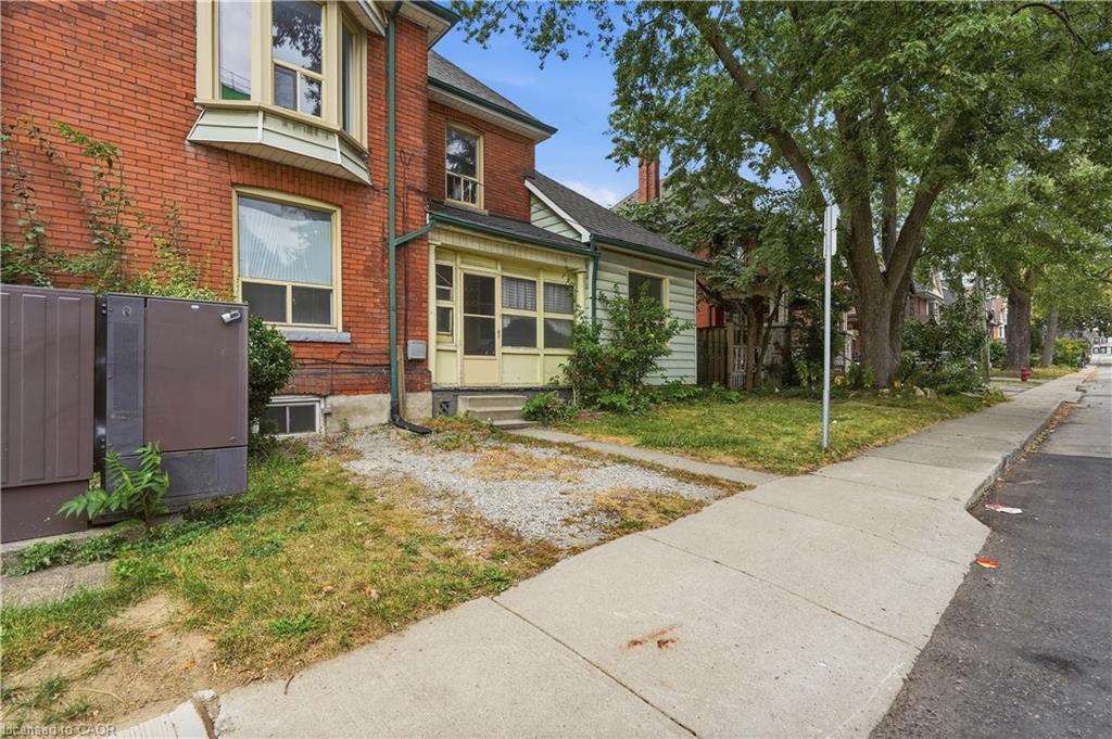 418 Main Street W Property Photo 2